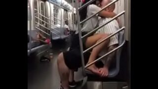 Sexo no tren porno carioca